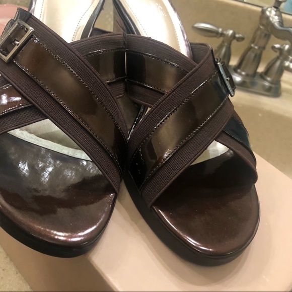 New Alex Marie sandals buckle on top.3in heel - Picture 7 of 7